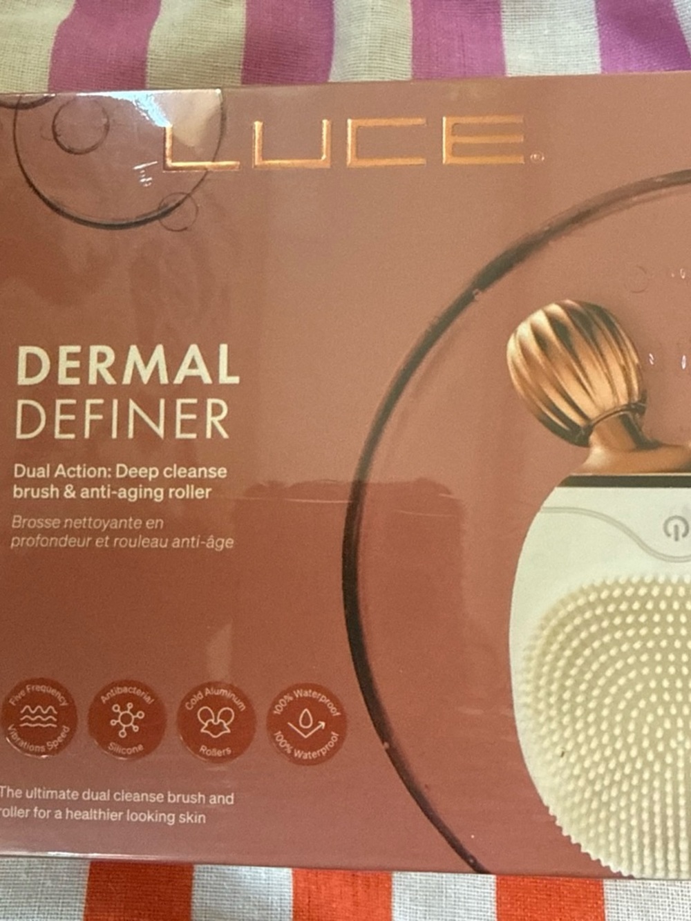 NIB SEALED Luce Dermal Definer Dual Action Deep Cleanse Brush Anti-Aging Roller